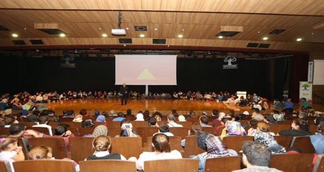 Mümin Sekmandan “Her Şey Seninle Başlar” Semineri
