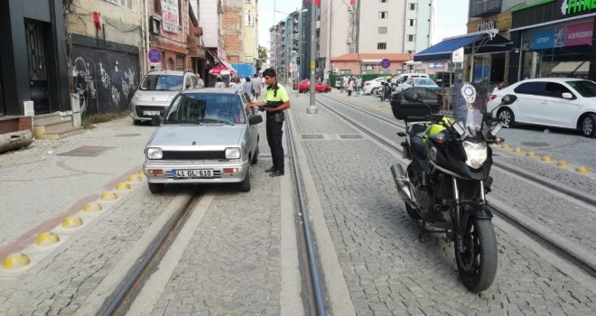Tramvay Yolunu İşgal Edenlere Göz Yumulmuyor