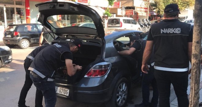 (Özel) İstanbulda Narkotik Polisi Okul Çevresinde Kuş Uçurtmadı