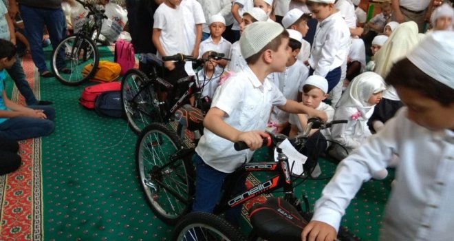 Camiden 4 Bin 500 Puan Topladı, Genç Odası Kazandı