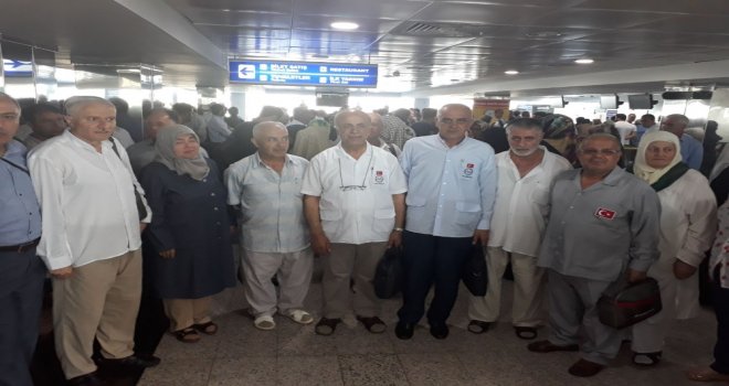 Hacı Adayları Dualarla Uğurlandı