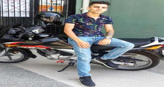 İzmirde Motosiklet Refüje Girdi: 1 Ölü, 1 Yaralı