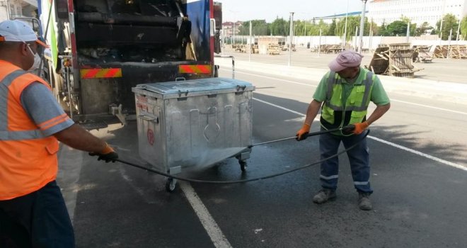 Ergenede Çöp Konteynerleri Temizleniyor