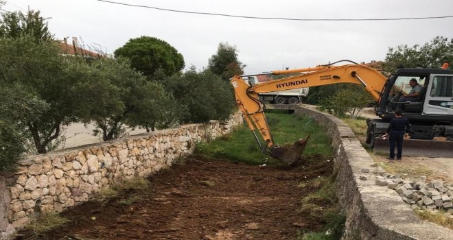 Ayvalıkta Sağanak Yağışa Karşı Hazırlıklar Devam Ediyor