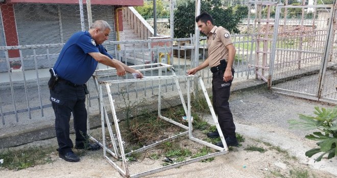 Okulda Portatif Kale Direği Devrildi: 1 Öğrenci Yaralandı