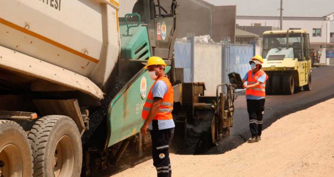 Büyükşehir'in asfalt hamlesi sanayi esnafın da işini kolaylaştırdı