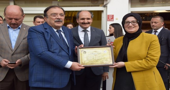 Hasan Basri Çantay Gençlik Merkezinden Öğrencilere Gıda Yardımı