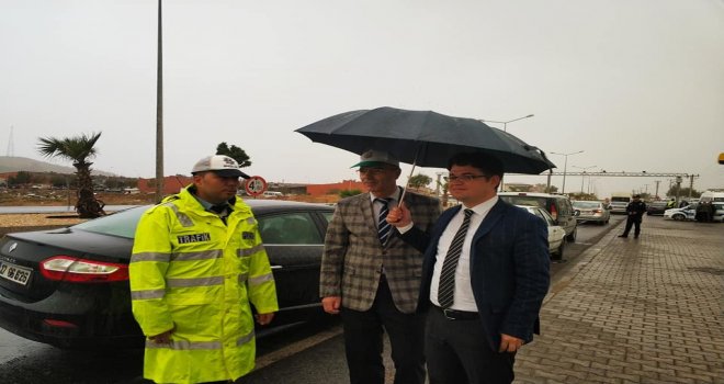 Kaymakam Düzgünden Görev Başındaki Trafik Polislerine Ziyaret