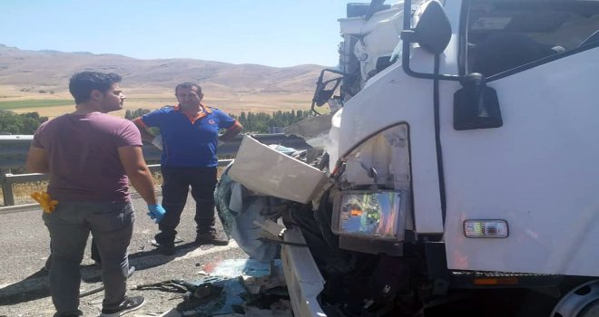 Niğdede Trafik Kazası: 1 Çocuk Öldü, 1 Yaralı