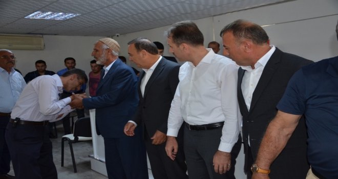 Belediye Başkanı Araya Girdi Husumetli Aileleri Barıştırdı