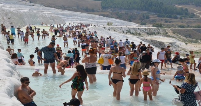 Beyaz Cennet Günde 15 Bin Ziyaretçiyle Rekora Koşuyor