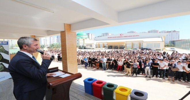 Tahmazoğlu, Öğrencileri Sevindirmeye Devam Ediyor