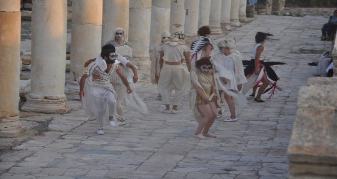 Tripoliste Sanatçılar Danslarla Kuşları Canlandırdı