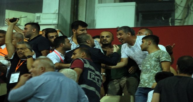Adanaspor Başkanı İle Taraftarlar Arasında Gerginlik