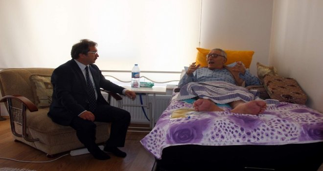 Sağlık Müdürü Benli, 15 Temmuz Hain Darbe Girişiminde Yatalak Olan Adil Öztürkü Ziyaret Etti
