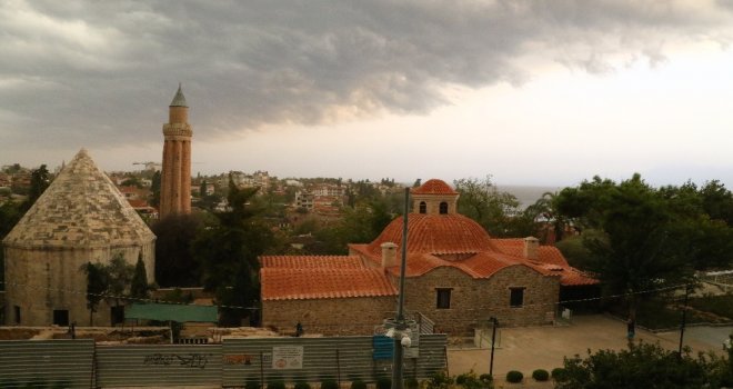 Antalyada 20 Saatte İki Farklı Görüntü
