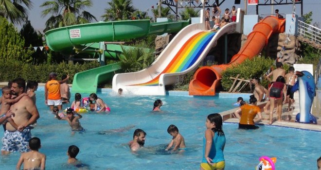 Vatandaşlar Serinlemek İçin Havuzlara Akın Etti