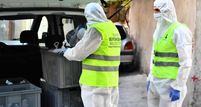 Büyükşehir evinde Covid tedavisi görenlere yemek dağıtımını sürdürüyor