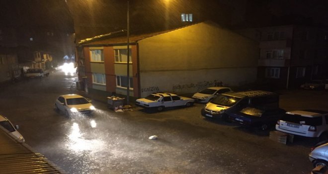 İnegölde Çakan Şimşekler Geceyi Gündüze Çevirdi