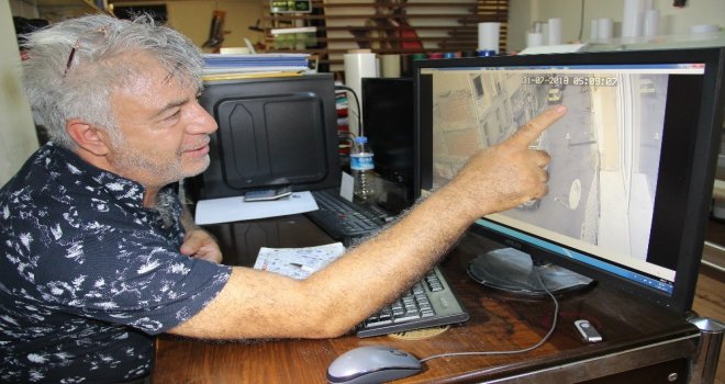 Yerde Bulduğu Para Dolu Cüzdanı Sahibine Vermek Yerine Cebine Attı