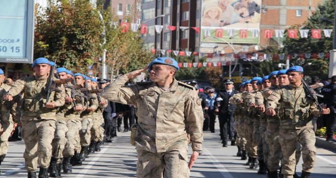 Çorumda 29 Ekim Coşkuyla Ktulandı