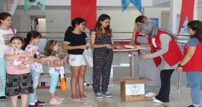 Gençlerden Köy Okullarına Kitap Bağışı