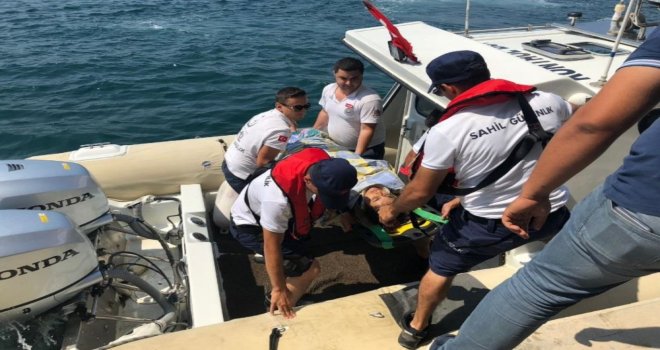 Tur Teknesinde Yaralanan Tatilciye Denizde İlk Yardım Müdahalesi