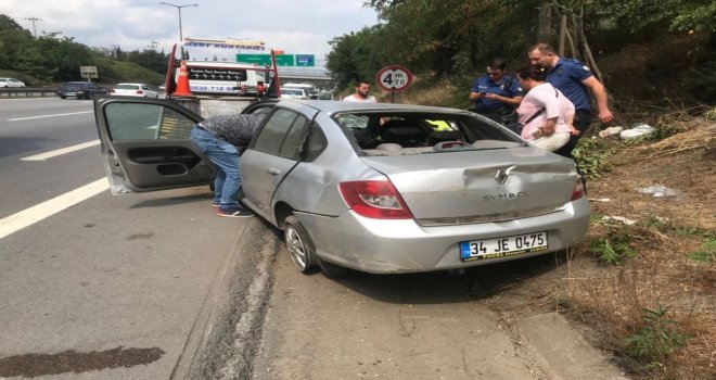 Tem Otoyolunda Otomobil Yol Kenarına Devrildi: 1 Yaralı