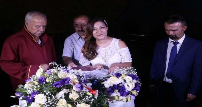 Mühendis Çift, Kentin Tanıtımı İçin Mağarada Nikah Kıydı