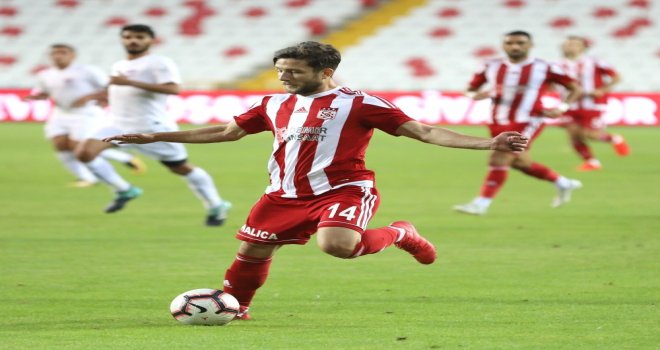 Sivasspor İlker Sayan İle Sözleşme İmzaladı