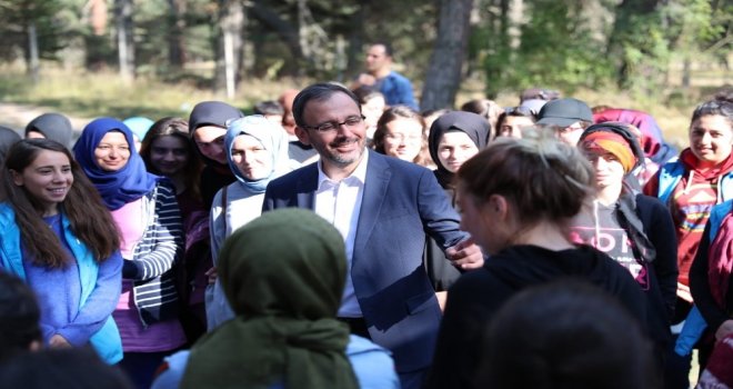 Bakan Kasapoğlundan Gençlik Kampına Sürpriz Ziyaret