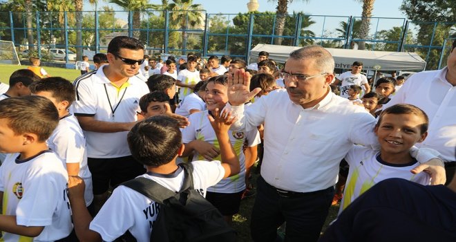 Yüreğir Belediyesi Mahallelerarası Futbol Turnuvası Startı Verildi