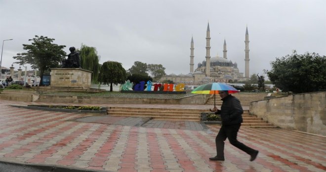 Tropikal Fırtına Tehdidi Geçti, Sağanak Devam Ediyor