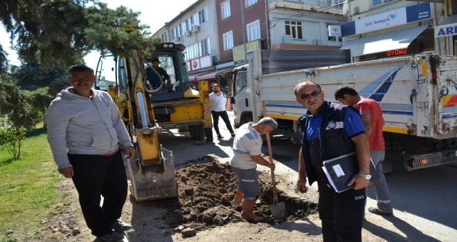 Şuhut Belediyesi Su Arıza Ekiplerinden Patlak Çalışması