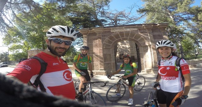 Hem Spor Yapıyor Hem De Geziyorlar