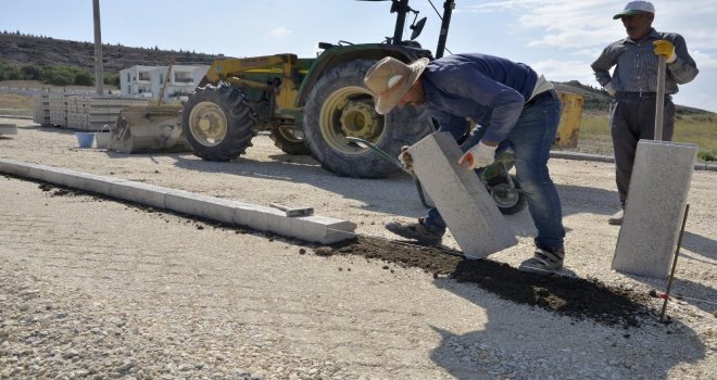 Birçok Mahallede Yol Yapım Çalışmaları Devam Ediyor