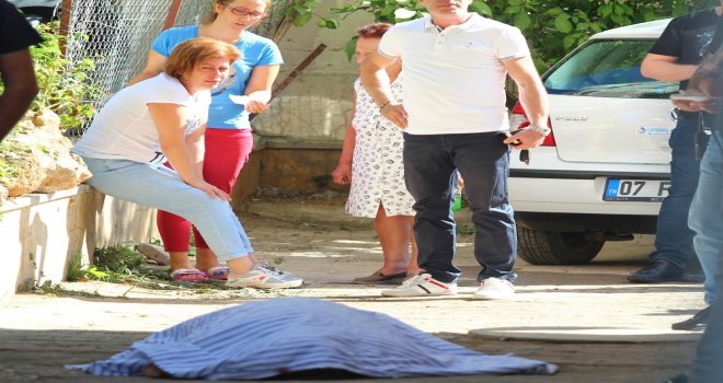 Temizlik Yaparken Düşen Kadın Hayatını Kaybetti