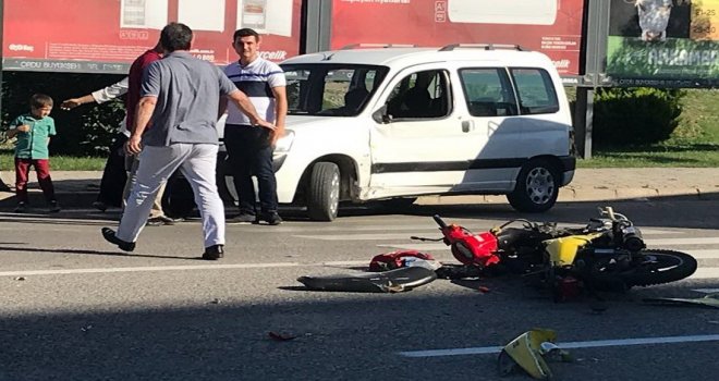 Kamyonetle Motosiklet Çarpıştı: 1 Yaralı