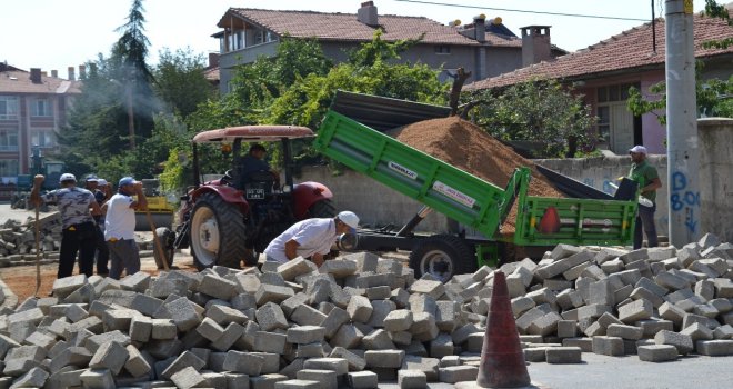 Şuhutta Parke Taşı Çalışmaları Devam Ediyor