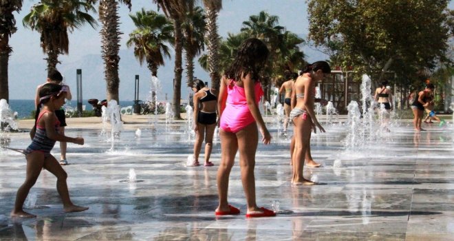 Eylül Ayında Konyaaltında Deniz Keyfi