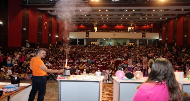 ‘Bilimin Uçan Sirki Tiyatro Oyunu Sahnelendi