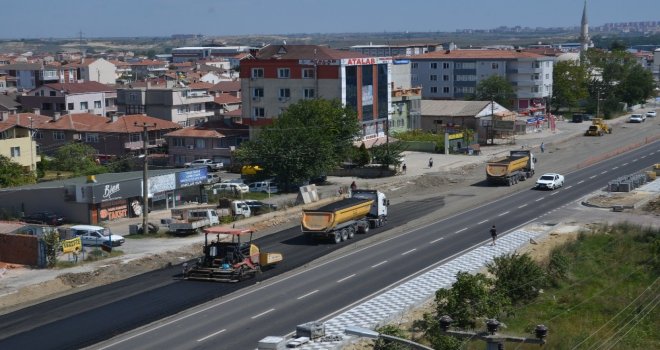Edirne Caddesinin Yarısı Tamam Sıra Diğer Yarısında