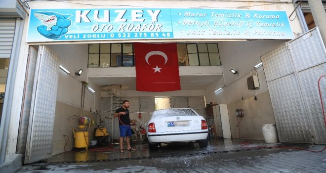 Engelliler, Şehit Yakınları Ve Gazilerin Araçlarını Ücretsiz Yıkıyor