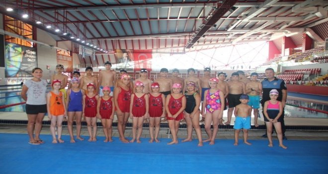 Birlikte Bir Yıl 2018 Projesinde Çocuklara Yüzme Kursu Verildi