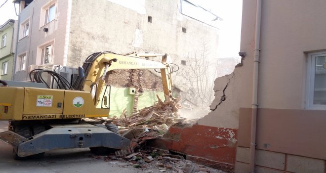 Osmangazide Metruk Binalar Yıkılıyor