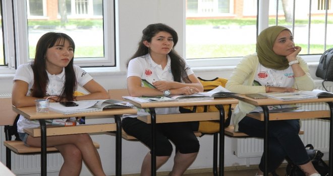 Türkiye Ve Türkçeyi Yaşayarak, Yerinde Öğreniyorlar