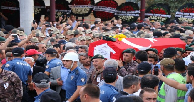 Şehit Polis, Acı Haberiyle Ölen Babaannesiyle Son Yolculuğuna Uğurlandı