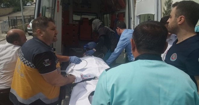 Sağlık Görevlilerine Saldıran Şahısa Polis Müdahale Etti: 2 Yaralı