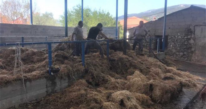 Muhtardan İtfaiye Tankeri ile Yangına Müdahale