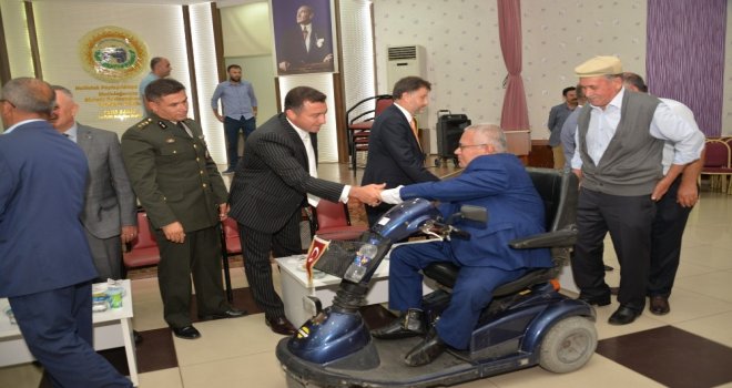 Bozüyükte İlçe Protokolü Vatandaşlarla Bayramlaştı